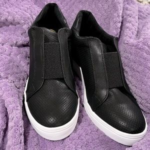 Mia wedged shoes black with a white sole